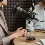 Jak vytvořit úspěšný podcast? Jak získat posluchače podcastu? Jaké vybavení budete potřebovat? A kam potom se samotnými nahrávkami?