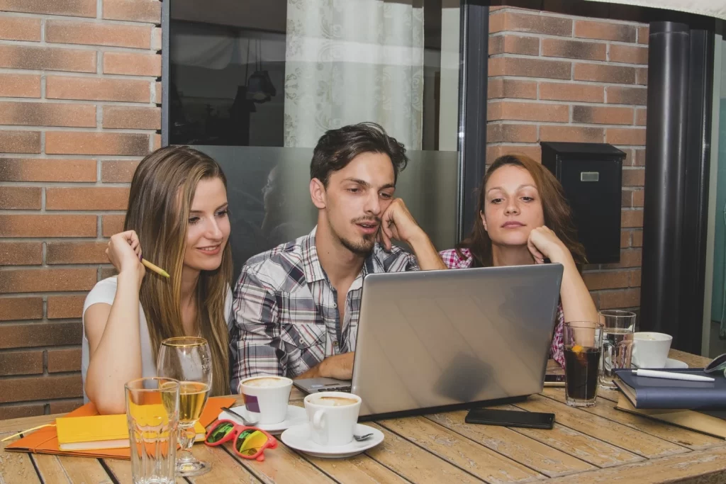 DIGIZÍN - Digitální magazín, vzdělávání, služby